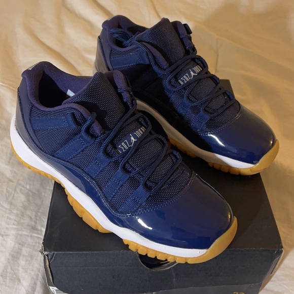 Air Jordan 11 Retro Low BG, 5Y (US woman’s 6.5) “Navy Gum” DS - Picture 5 of 13